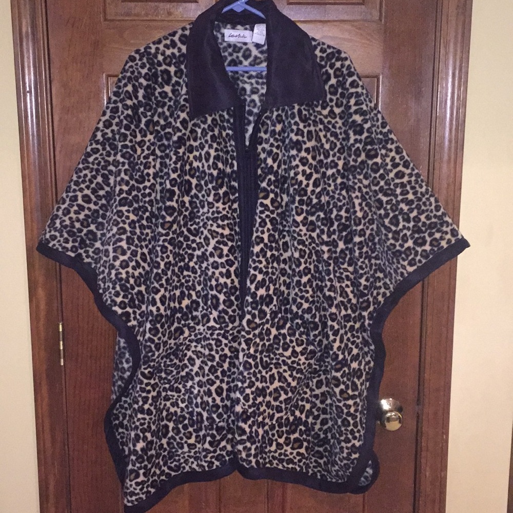 Cape jacket leopard printed